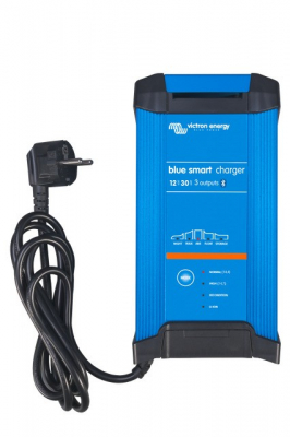 Ładowarka akumulatorów Victron Blue Smart IP22 z trzema wyjściami 30A, 12V