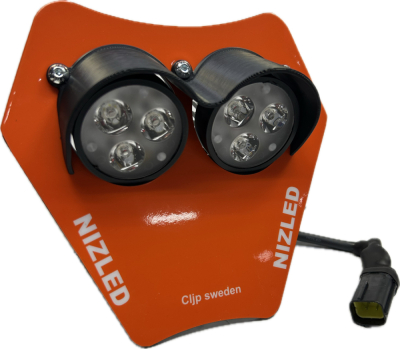 Mocowanie lampy KTM w dwóch klasach cenowych, E30 35w lekka lampa oraz E406k/E405k, które są najmocniejsze