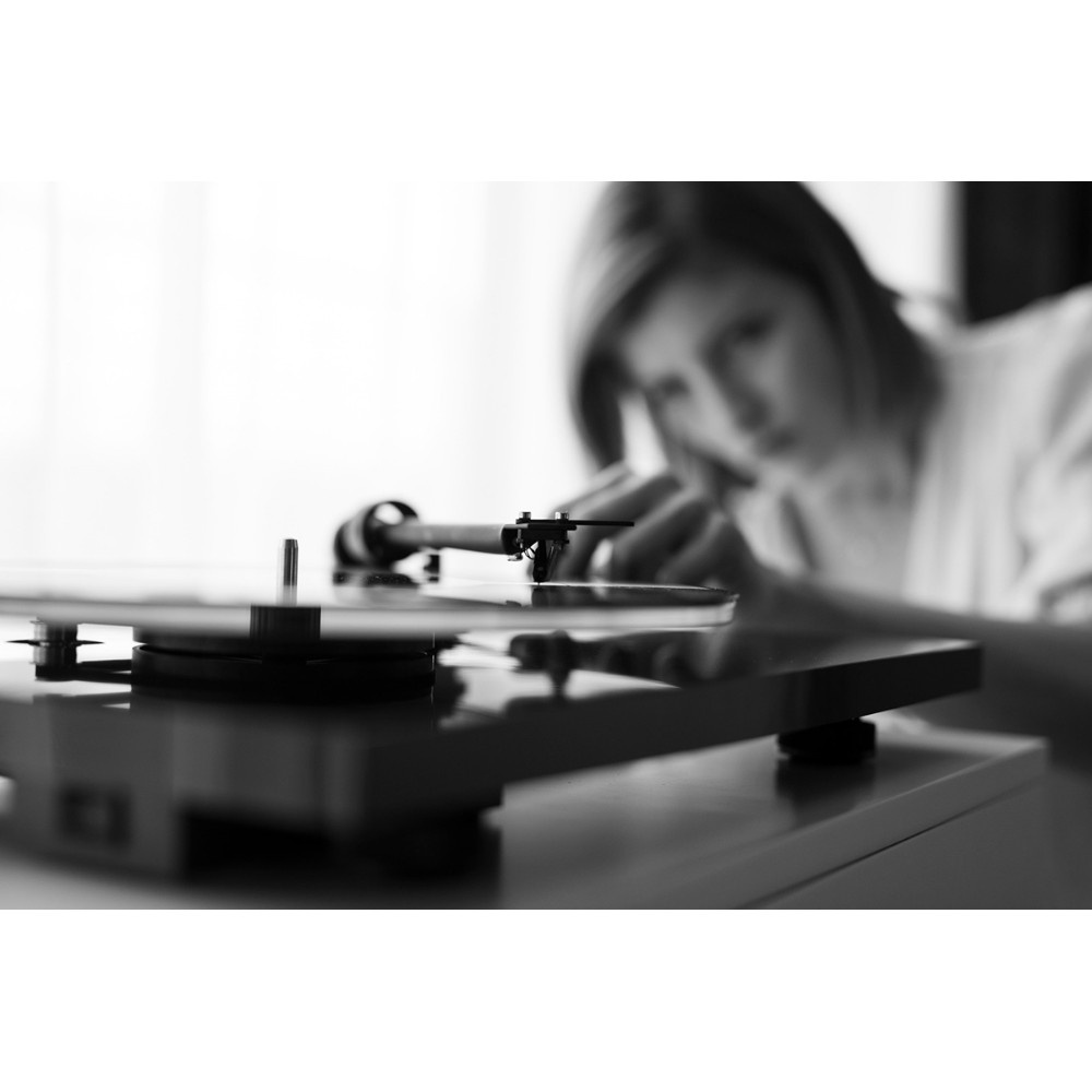 Pro-Ject T1 EVO Phono gramofon z wkładką OM10, fortepianowa czerń