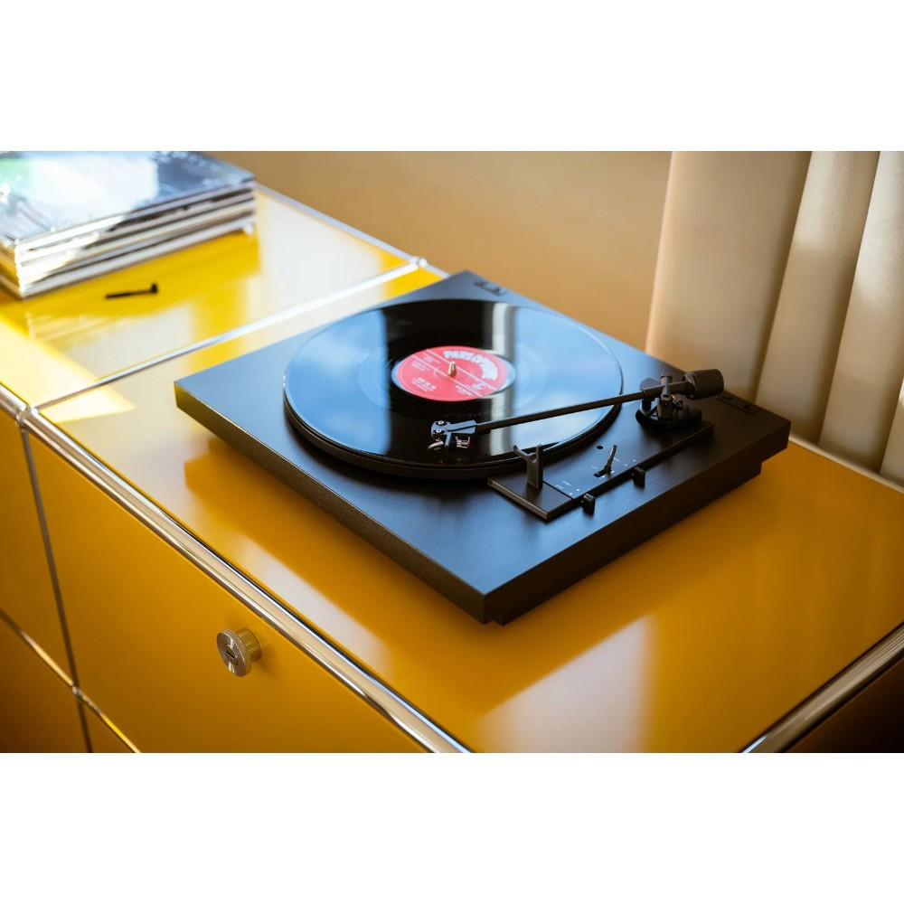 Pro-Ject A1.2 w pełni automatyczny gramofon z OM10, biały