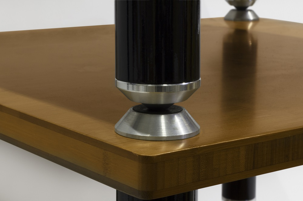 Norstone Stäbbl Hifi, czarna szafka stereo z matowoczarnymi nogami