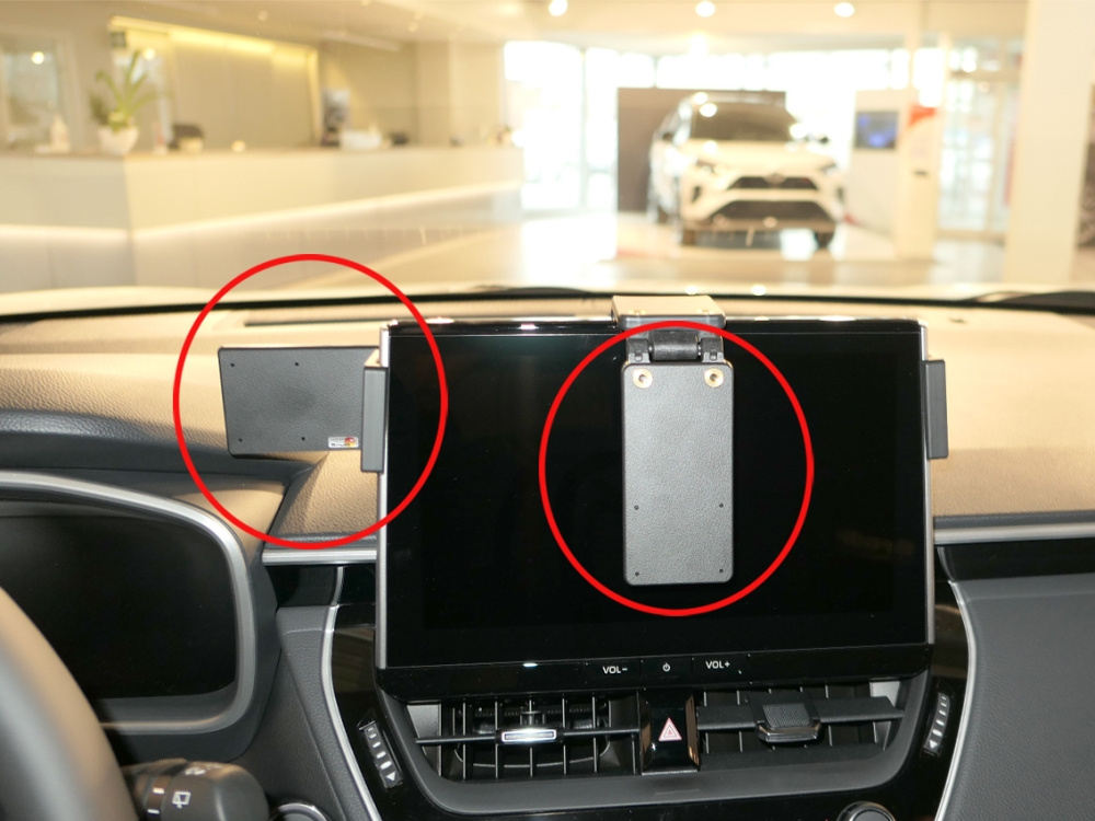 Brodit Wzmocniony ProClip, Toyota Corolla/Corolla Cross 23-