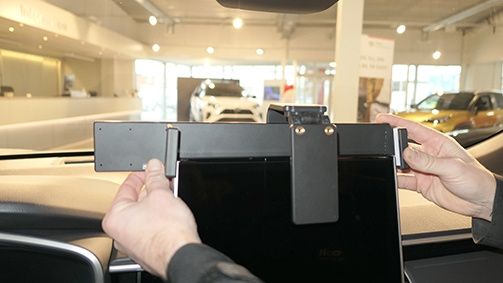 Brodit Wzmocniony ProClip, Toyota Corolla/Corolla Cross 23-