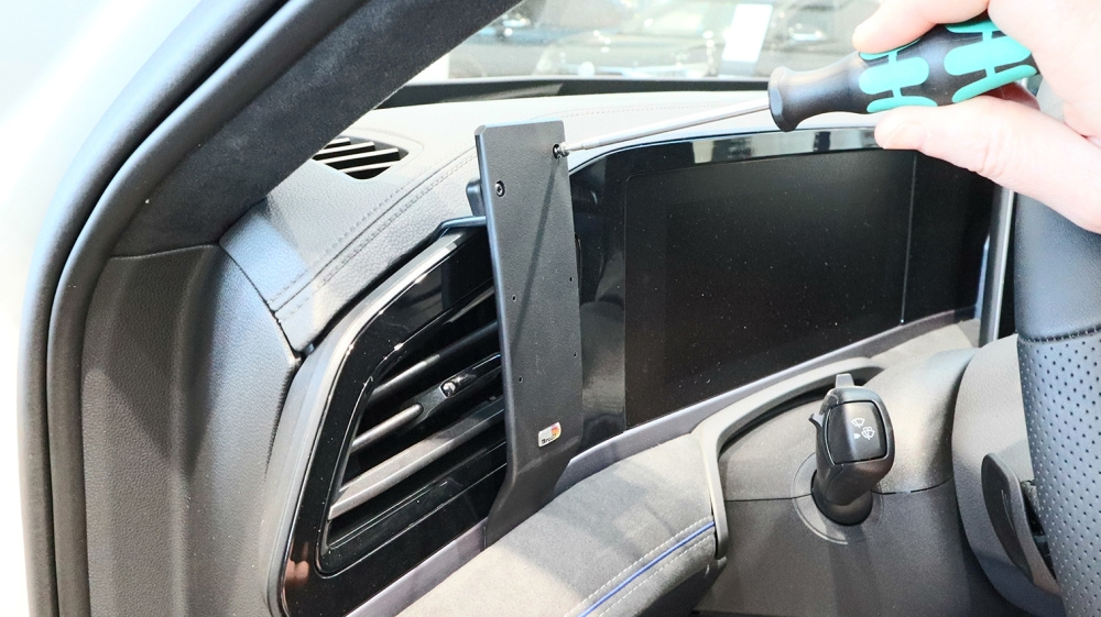 Brodit ProClip, Volkswagen Passat 24-26