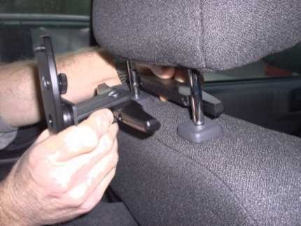 Brodit uchwyt zagłówka z uchwytem na ekran, Nissan Micra 93-26