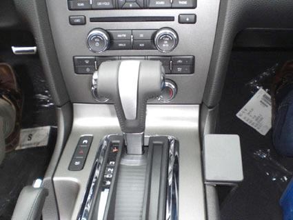 Ford Mustang 10-14, konsola