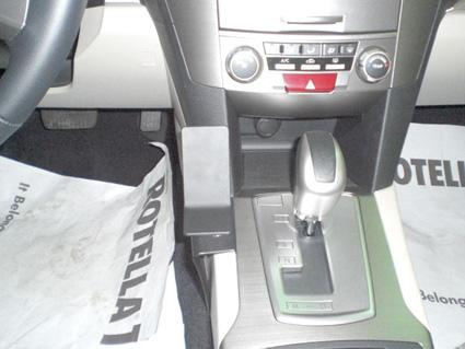 Subaru Outback 10-14, konsola, lewa