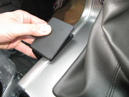 Nissan Navara 11-15, konsola, lewa
