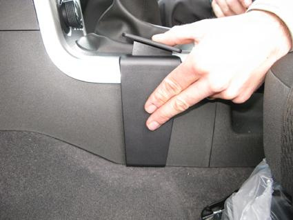 Nissan Navara 11-15, konsola, lewa