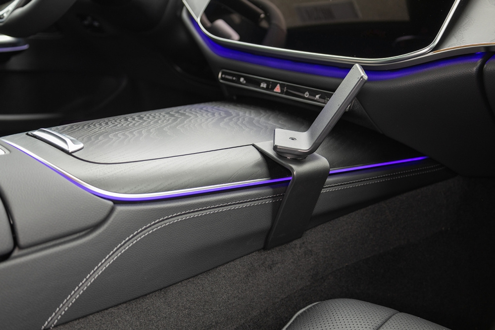 Brodit ProClip, Mercedes Benz E-Class, sedan 24-26