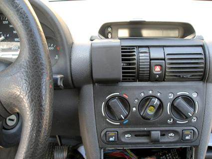 Opel Corsa 93-00, wyśrodkowany