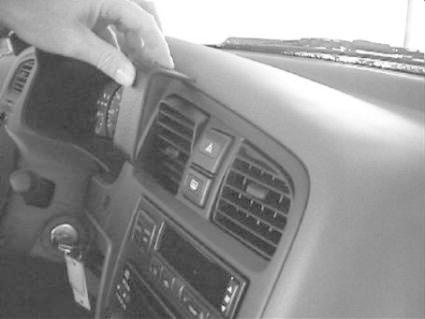 Nissan Primera 96-99, wyśrodkowany