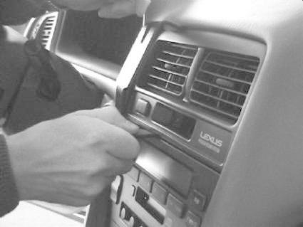 Lexus ES Seria 97-01, Wyśrodkowany