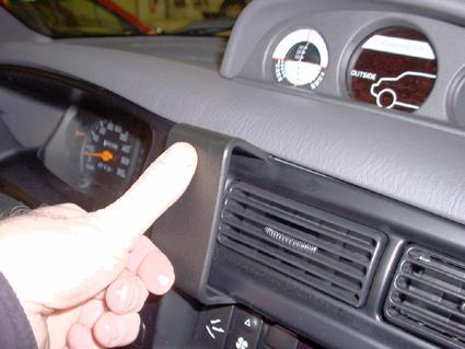 Mitsubishi L200/Pick Up 97-05, Wyśrodkowany