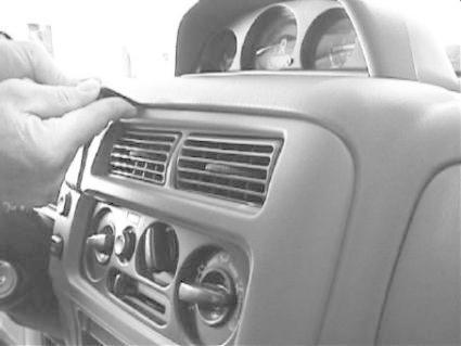 Mitsubishi Pajero Sport 99-06, Wyśrodkowany
