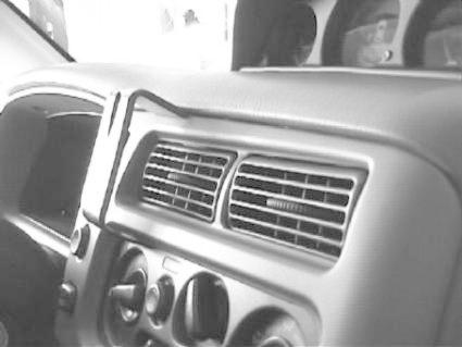 Mitsubishi Pajero Sport 99-06, Wyśrodkowany