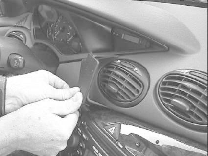 Ford Focus 99-04, wyśrodkowany