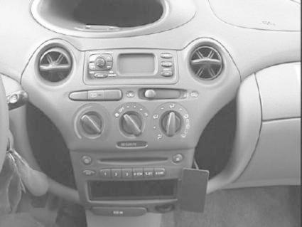 ProClip Uchwyt montażowy Toyota Yaris 99-02/Yaris Verso 99-05, pod kątem