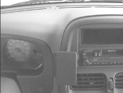 Nissan Navara 00-05, wyśrodkowany