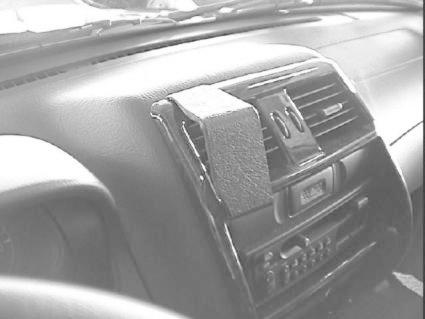 Nissan Terrano II 00-06, Wyśrodkowany