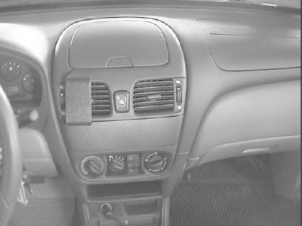 Nissan Almera 00-02, Wyśrodkowany
