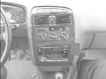 Toyota Avensis 98-00, Środek
