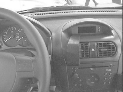 Opel Corsa 01-06, Wyśrodkowany