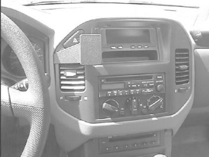 Mitsubishi Pajero 00-06, Wyśrodkowany