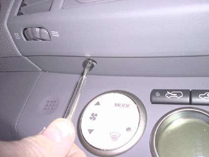 Nissan Micra 03-10, Wycentrowany, Niski