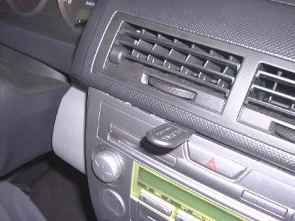 Mazda 2 03-07, Wycentrowany