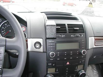Volkswagen Touareg 03-09, Wyśrodkowany
