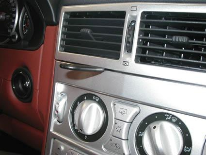 Chrysler Crossfire 04-07, Wyśrodkowany