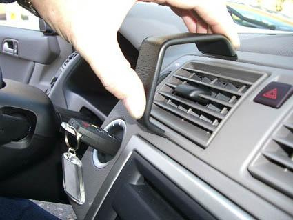 Volvo S40 04-12, Wyśrodkowany