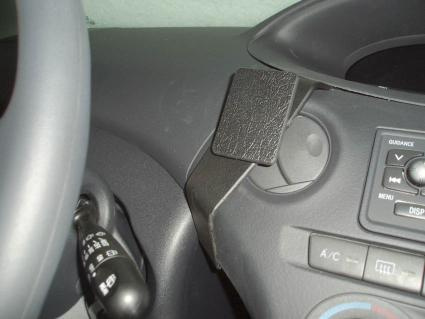 Toyota Yaris 03-05, Wyśrodkowany