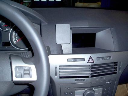 Opel Astra 04-09, Wyśrodkowany