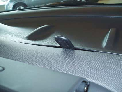 Nissan Micra 03-10, Wyśrodkowany