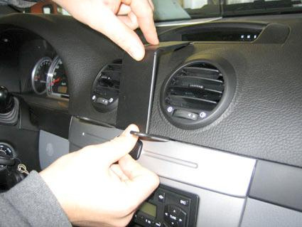 ProClip uchwyt montażowy Suzuki Reno 05-10, wyśrodkowany