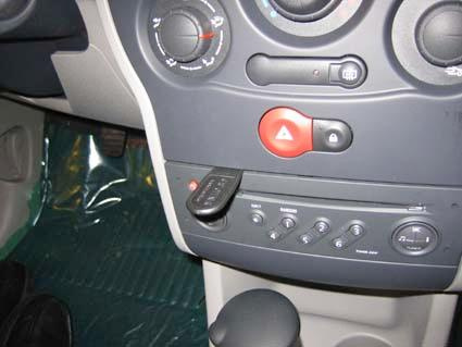 Renault Modus 05-13, wyśrodkowany