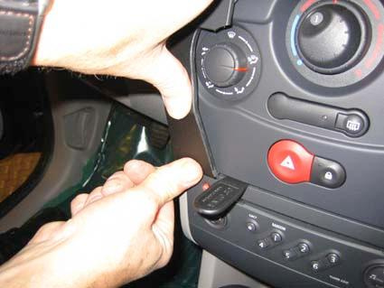 Renault Modus 05-13, wyśrodkowany