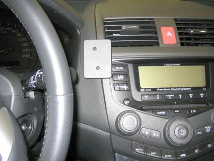 Honda Accord 03-07, wyśrodkowany