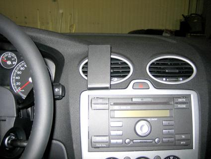 Ford Focus 05-10, wyśrodkowany