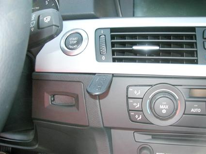 BMW 316-330/E90/E91/E92/E93 05-12, wyśrodkowany, OEM Nav.