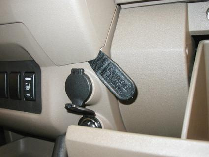 Nissan Navara 06-10, pod kątem