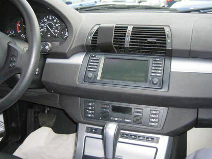 BMW X5 00-06, wyśrodkowany, OEM Nav.