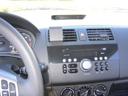 Suzuki Swift 05-10, wyśrodkowany