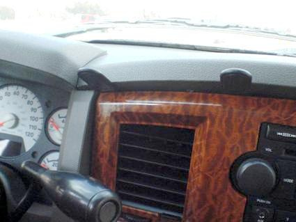 Dodge Ram Pick Up 06-08, Wyśrodkowany