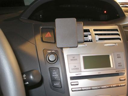 Toyota Yaris 06-11, Wyśrodkowany