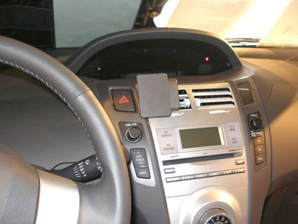 Toyota Yaris 06-11, Wyśrodkowany
