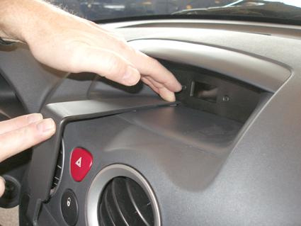 Citroen C2/C3 06-09, Wyśrodkowany