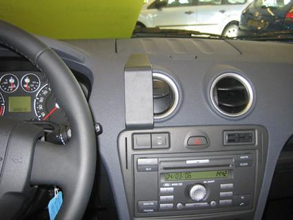 Ford Fusion 06-12, Wyśrodkowany